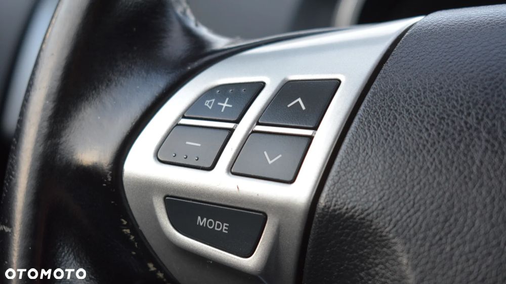 Mitsubishi Outlander - 32