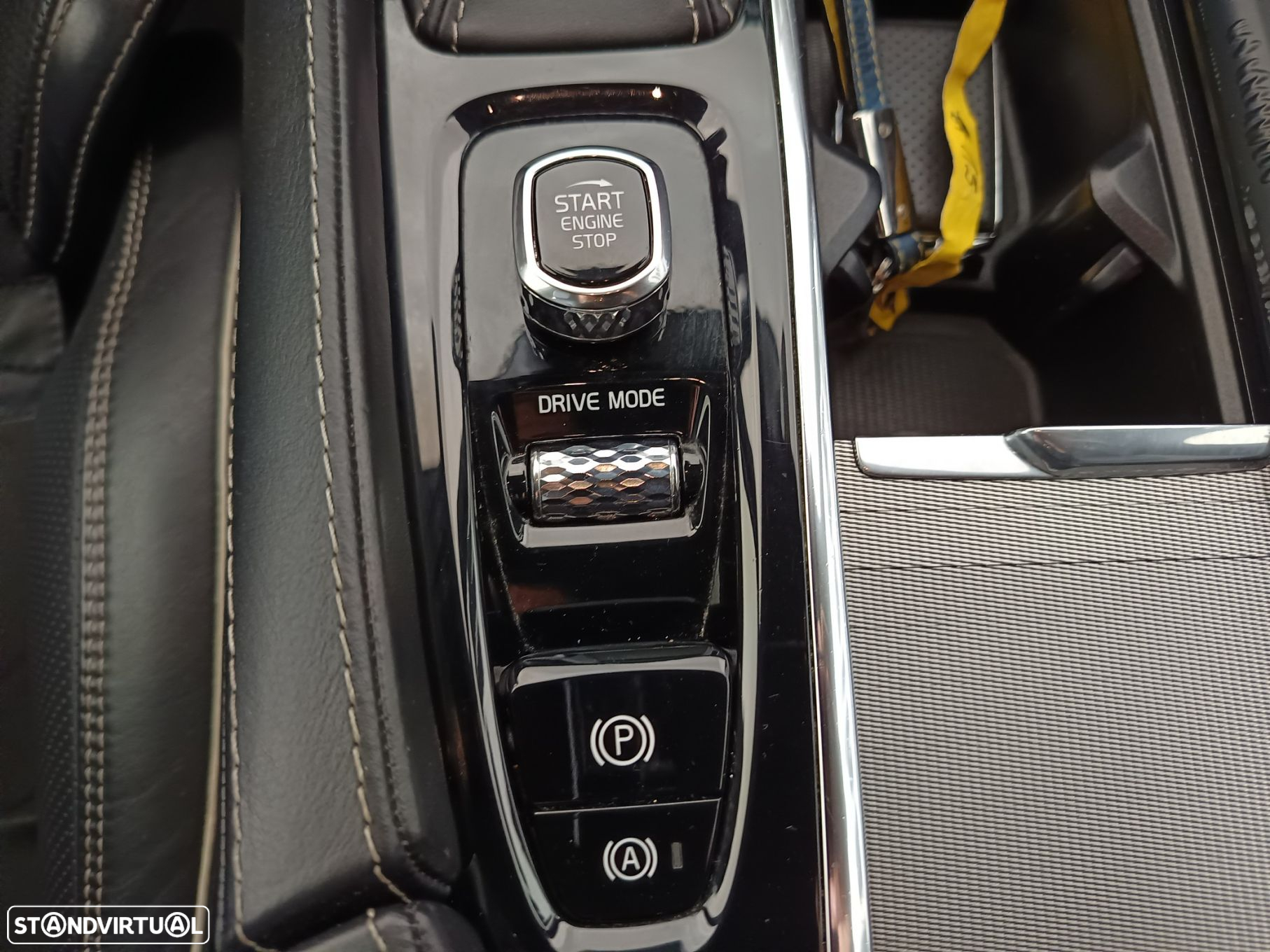 Volvo XC 90 2.0 D4 R-Design - 34