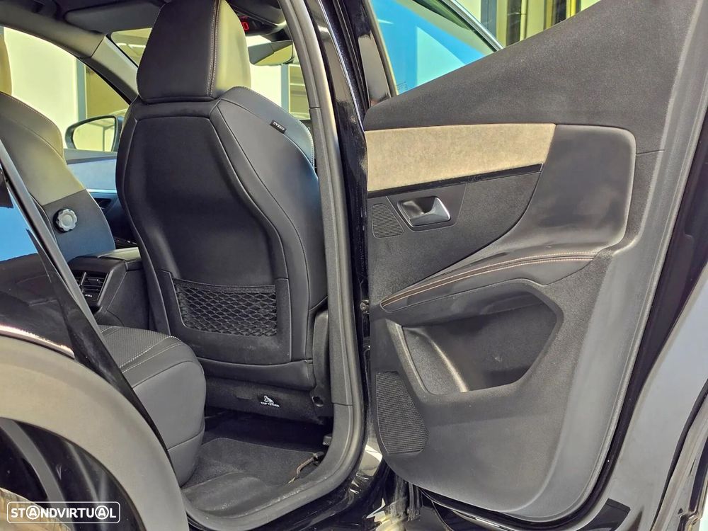 Peugeot 3008 1.6 Hybrid GT Pack e-EAT8 - 38
