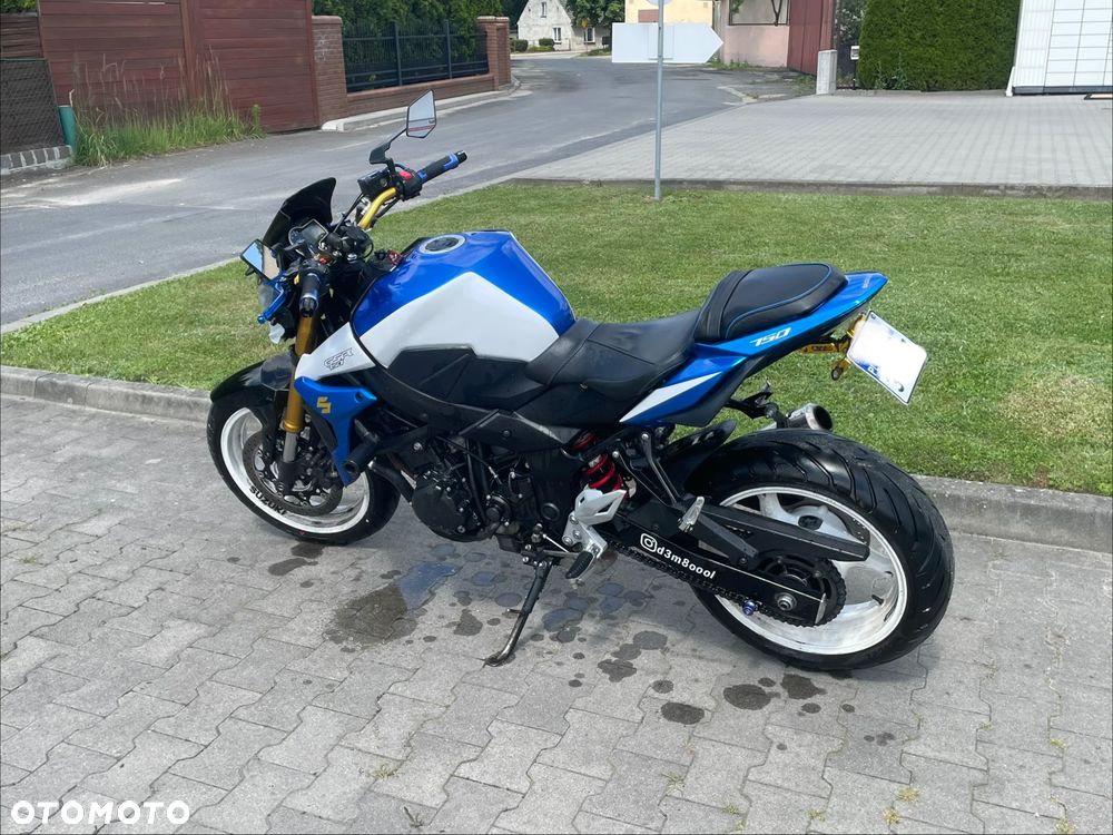 Suzuki GSR - 2