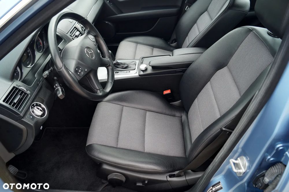Mercedes-Benz Klasa C 180 CGI Automatik BlueEFFICIENCY Avantgarde - 21