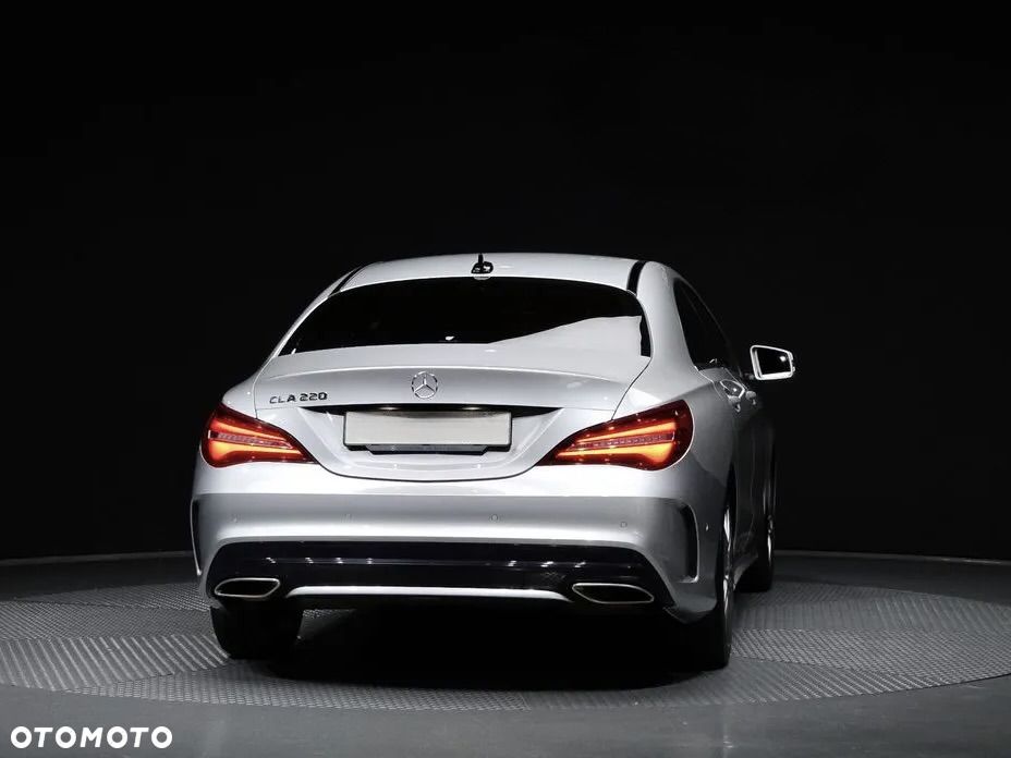 Mercedes-Benz CLA 220 4Matic 7G-DCT AMG Line - 5