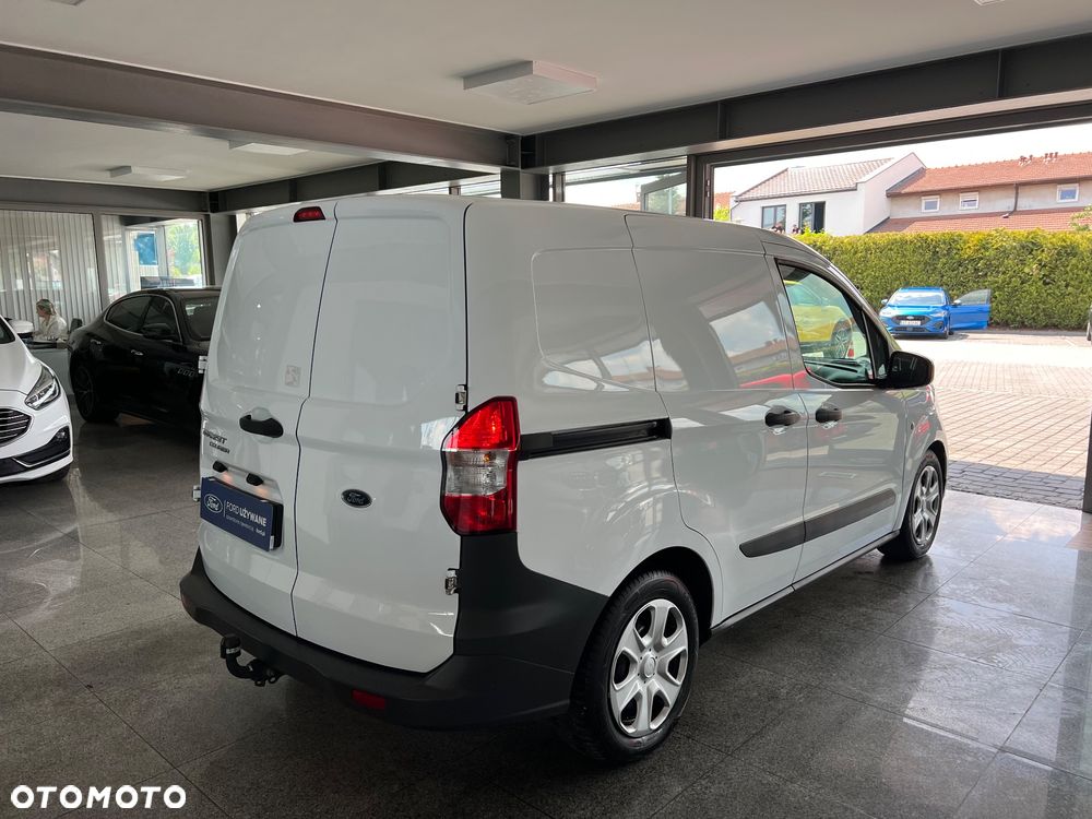 Ford Transit Courier - 16