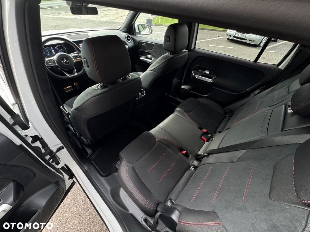 Mercedes-Benz GLB 200 4-Matic AMG Line 8G-DCT - 11