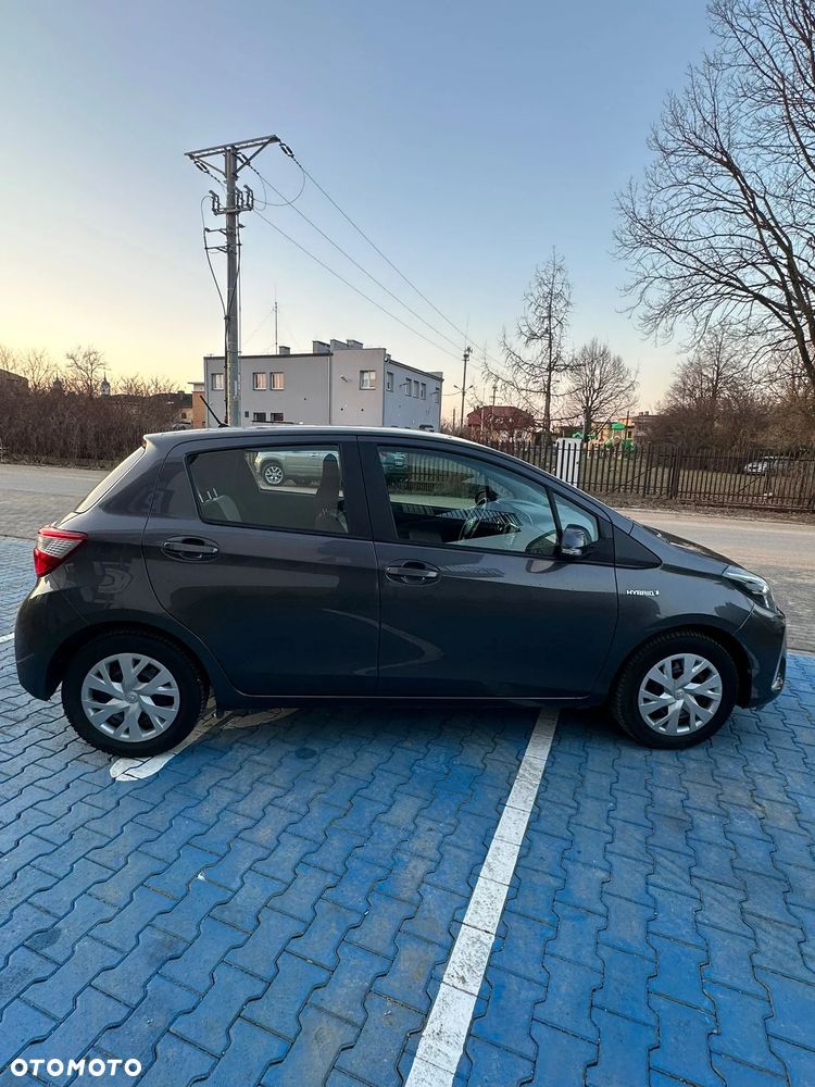Toyota Yaris Hybrid 100 Premium - 22