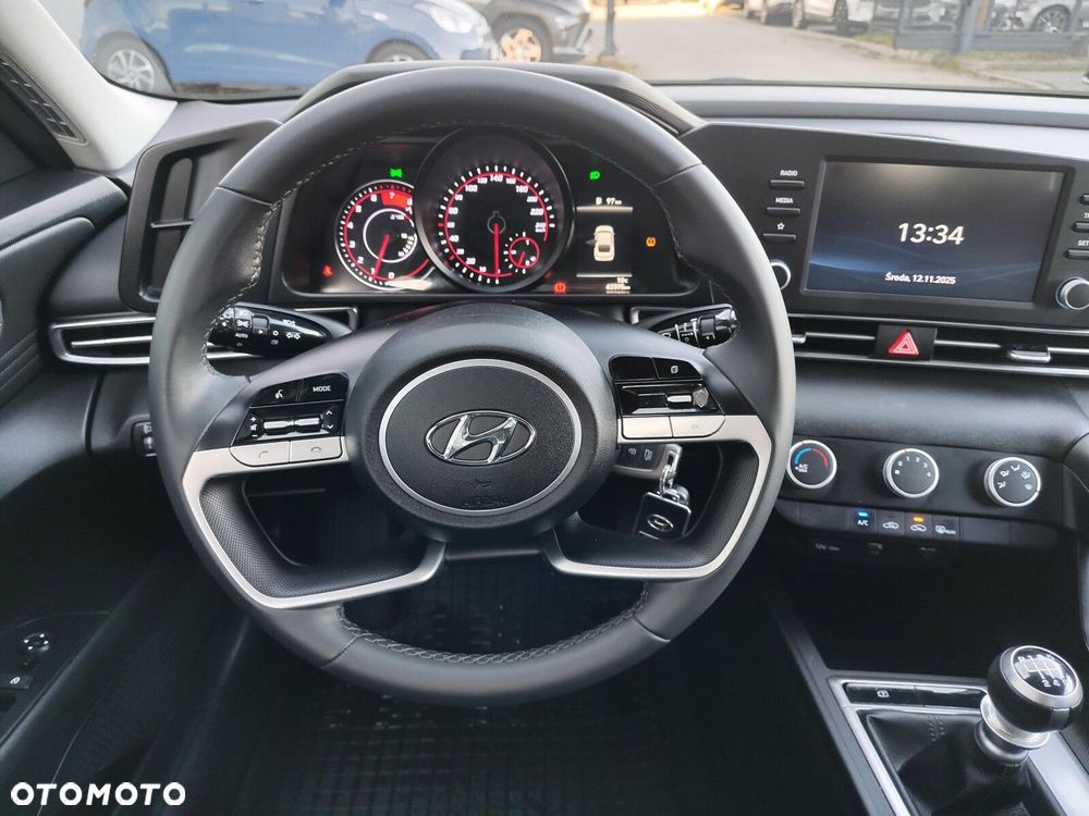 Hyundai Elantra - 12