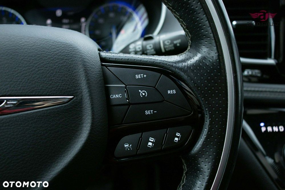 Chrysler Pacifica - 16