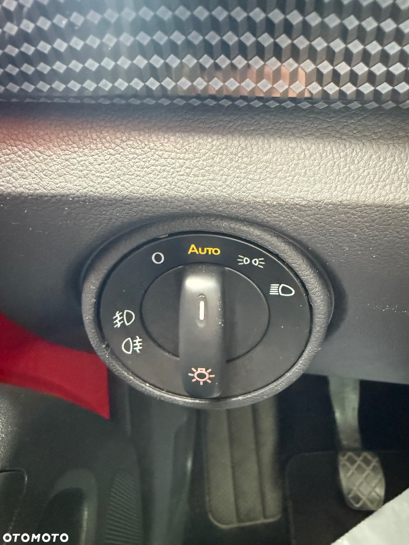 Volkswagen up! colour fortana red - 20