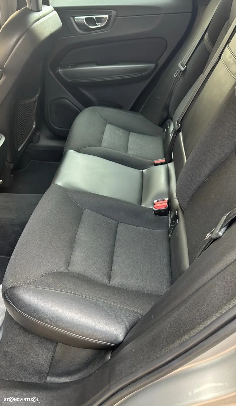 Volvo XC 60 2.0 D4 Momentum AWD Cluster A Geartronic - 8