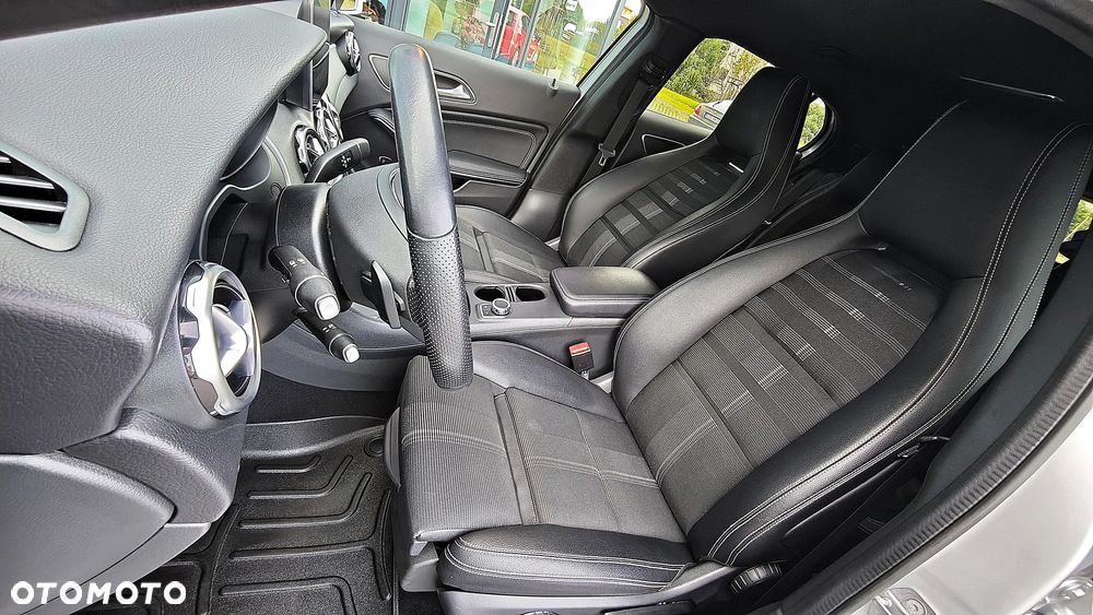Mercedes-Benz GLA 220 d 4-Matic AMG Line - 16