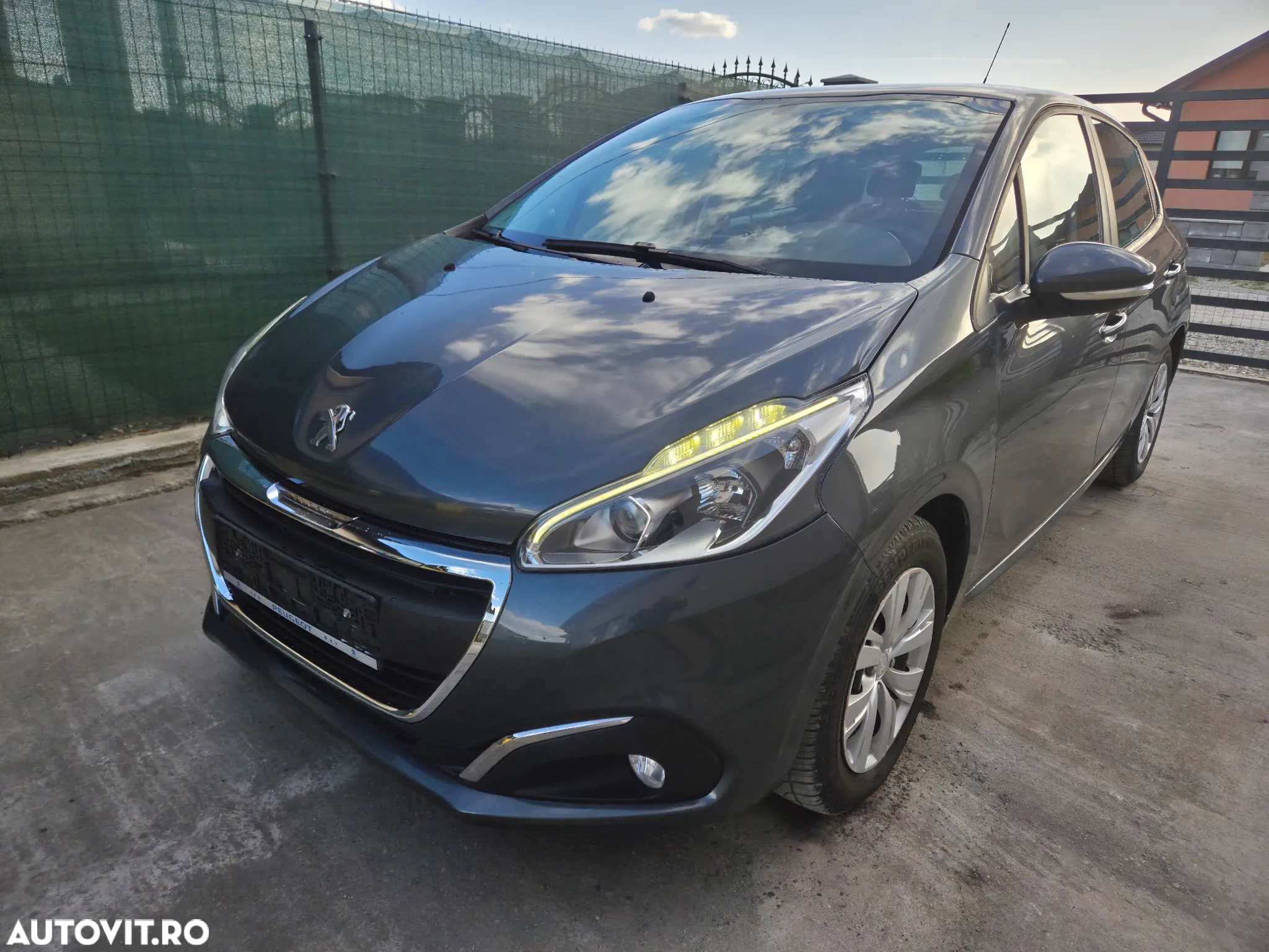 Peugeot 208 - 4