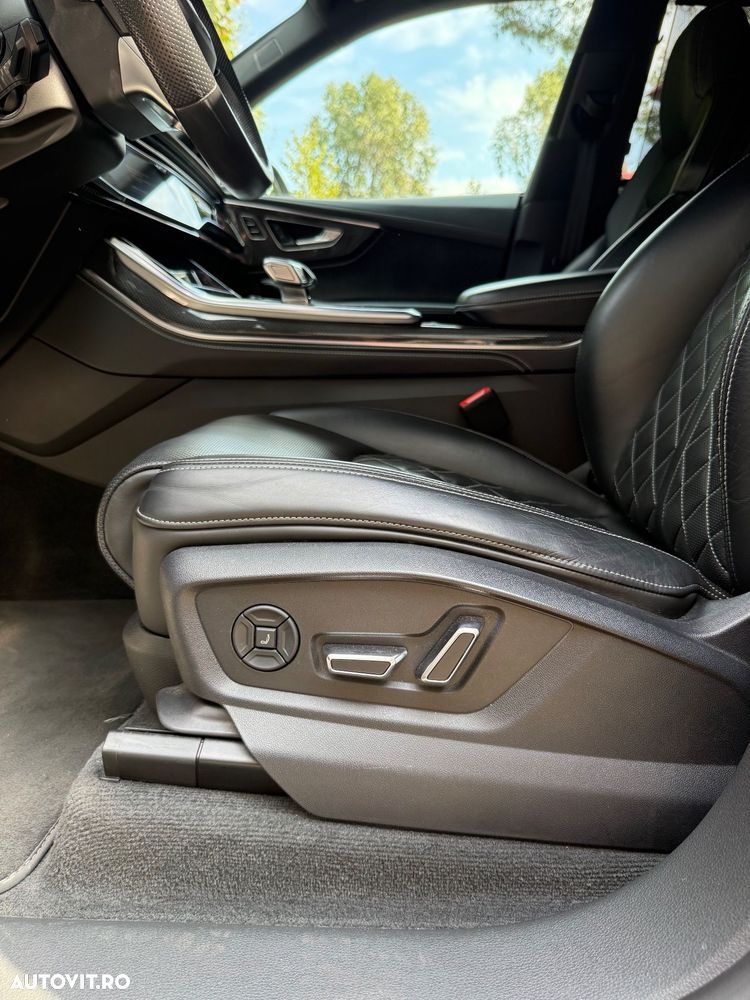 Audi SQ8 - 8