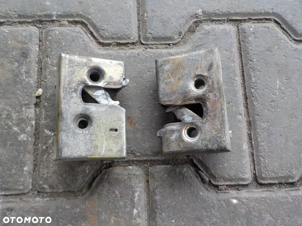 VW T4 ZAMEK RYGIEL ZAMKI DRZWI TYŁ SKRZYDEŁKA