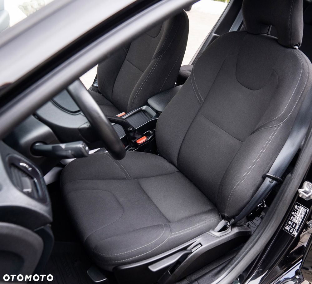 Volvo V40 D2 Kinetic - 28