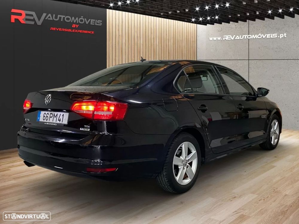 VW Jetta 2.0 TDI Confortline - 3