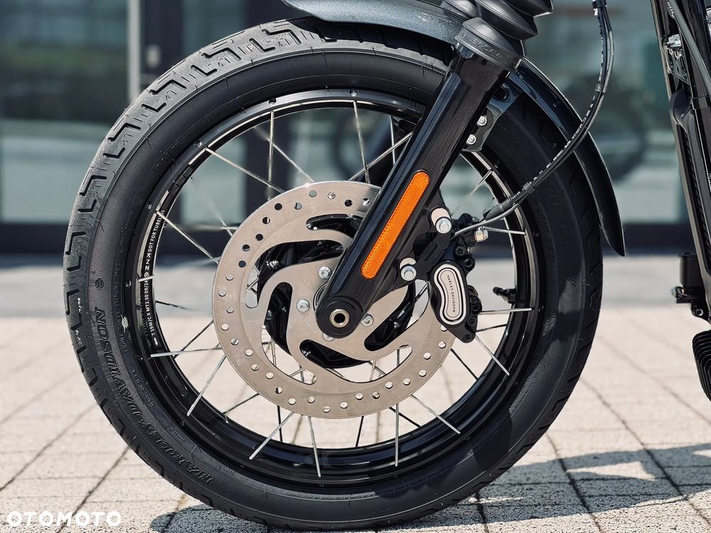 Harley-Davidson Softail Street Bob - 18