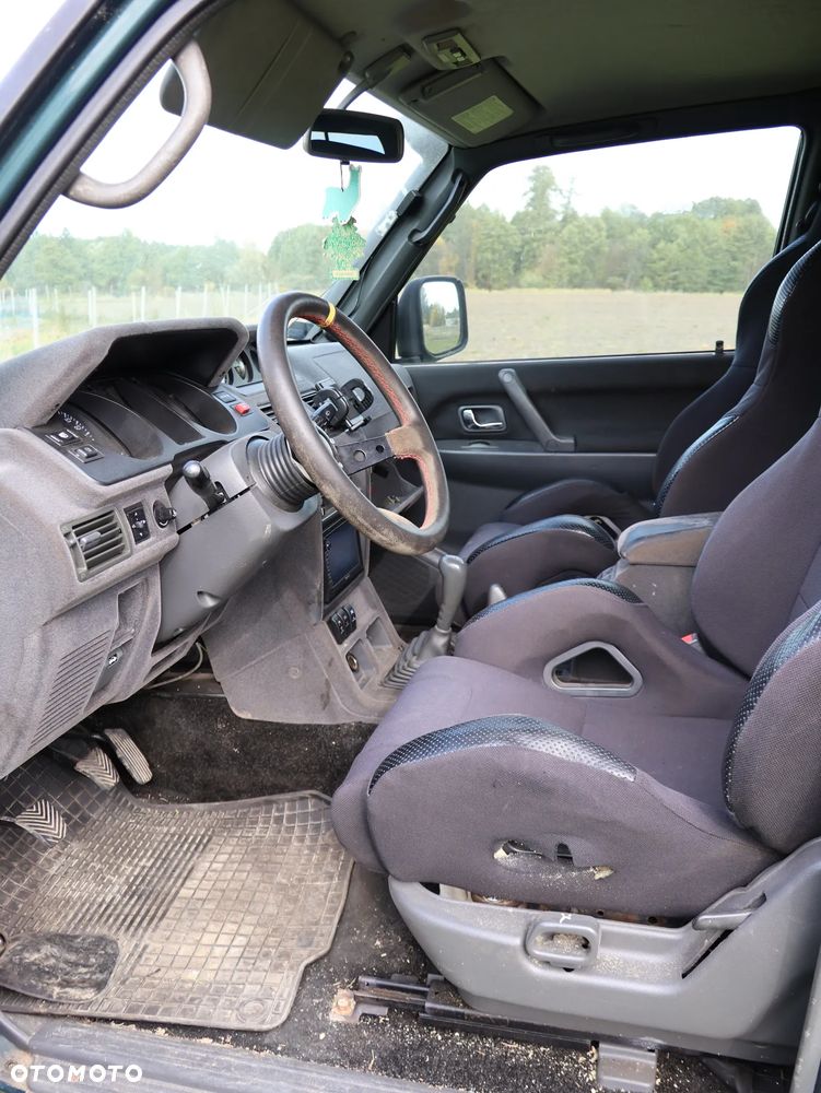Mitsubishi Pajero 3.0 GLS - 23