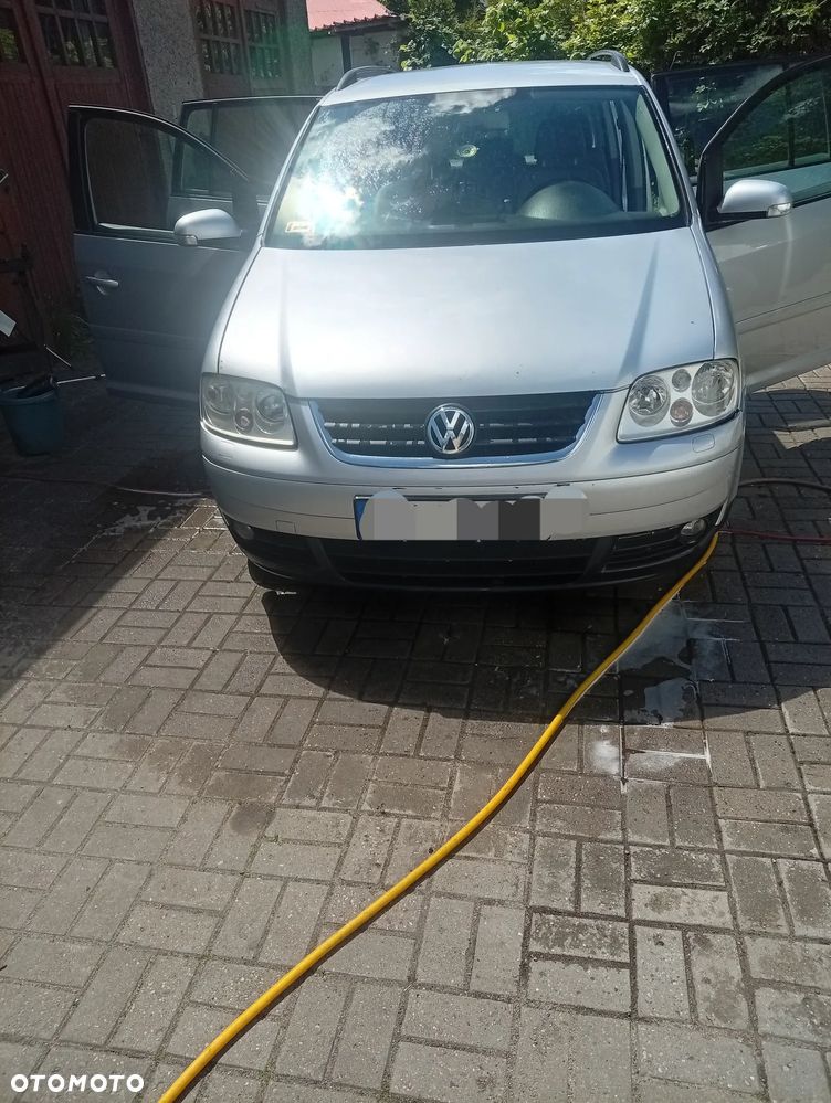Volkswagen Touran - 4