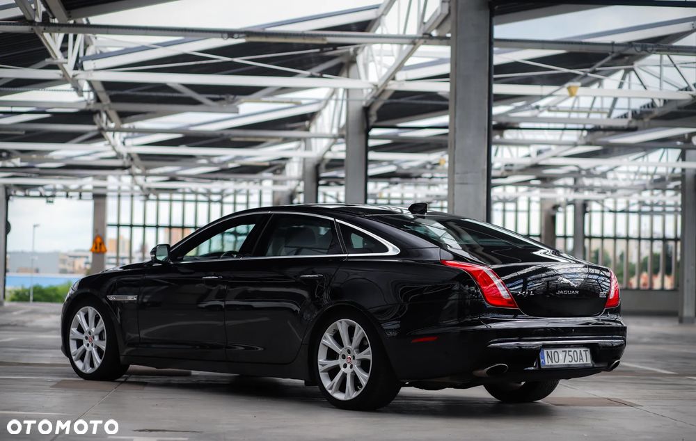 Jaguar XJ 3.0 T AWD LWB Portfolio - 4