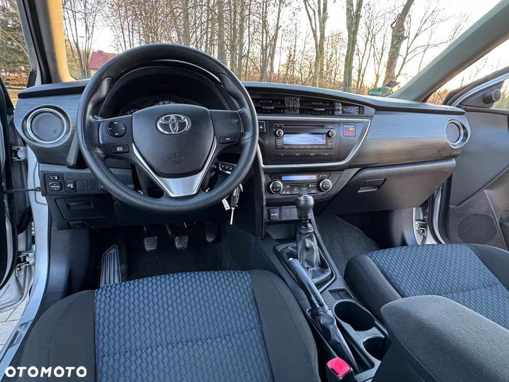 Toyota Auris 1.33 Dual-VVT-i Cool - 32
