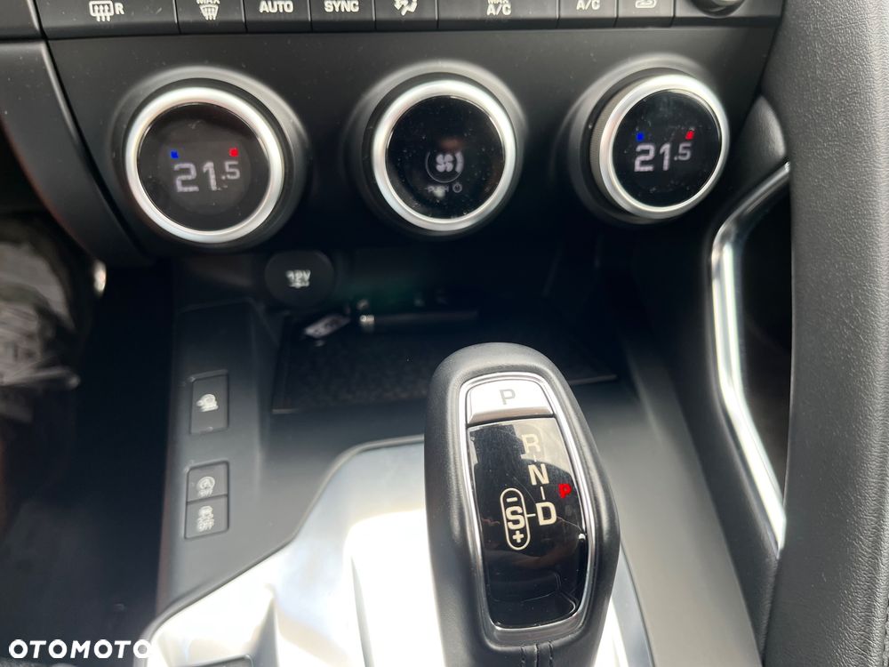 Jaguar E-Pace 2.0 i4D AWD R-Dynamic - 25