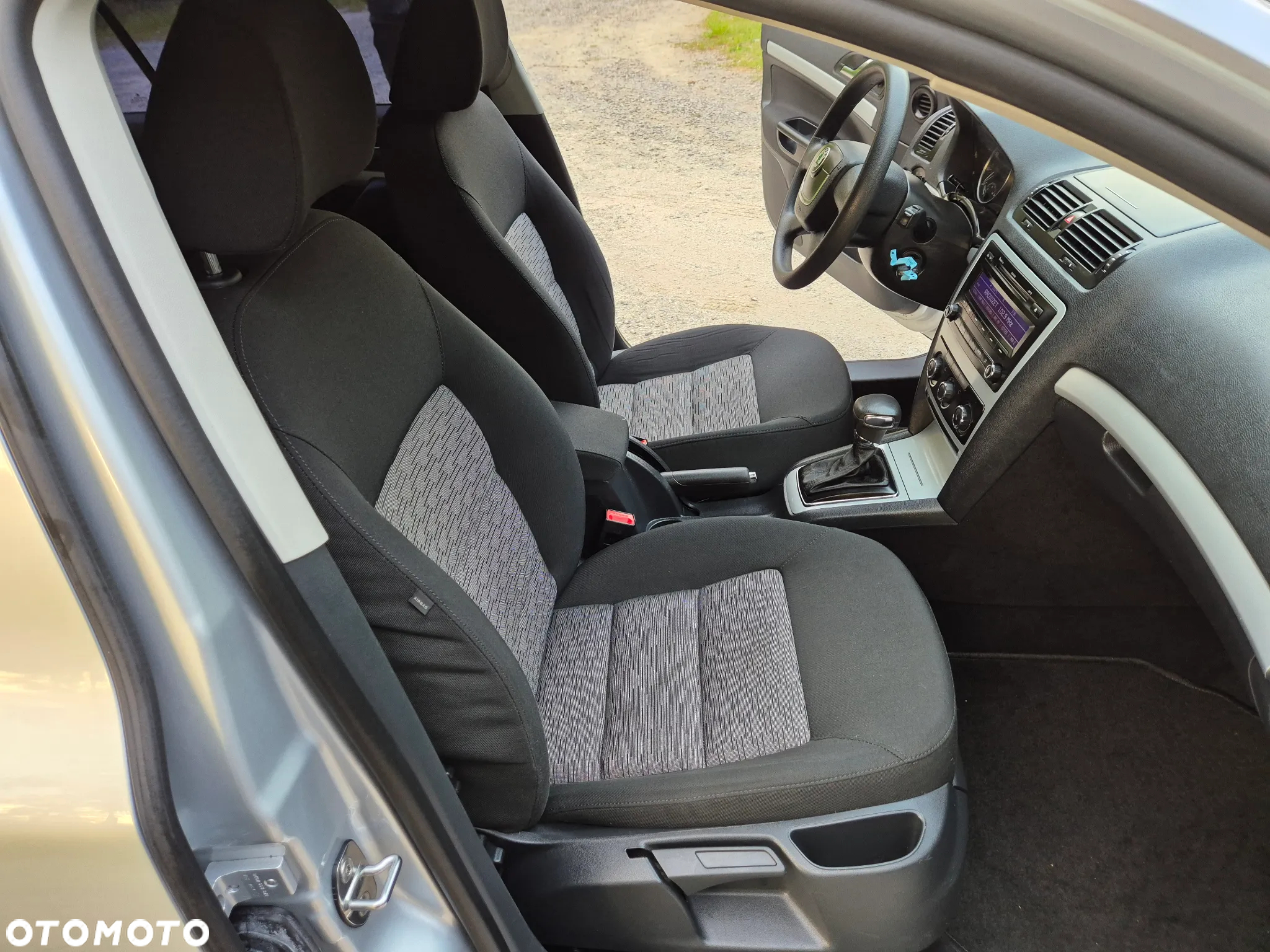 Skoda Octavia Combi 1.6 Automatik IMPULS EDITION - 22