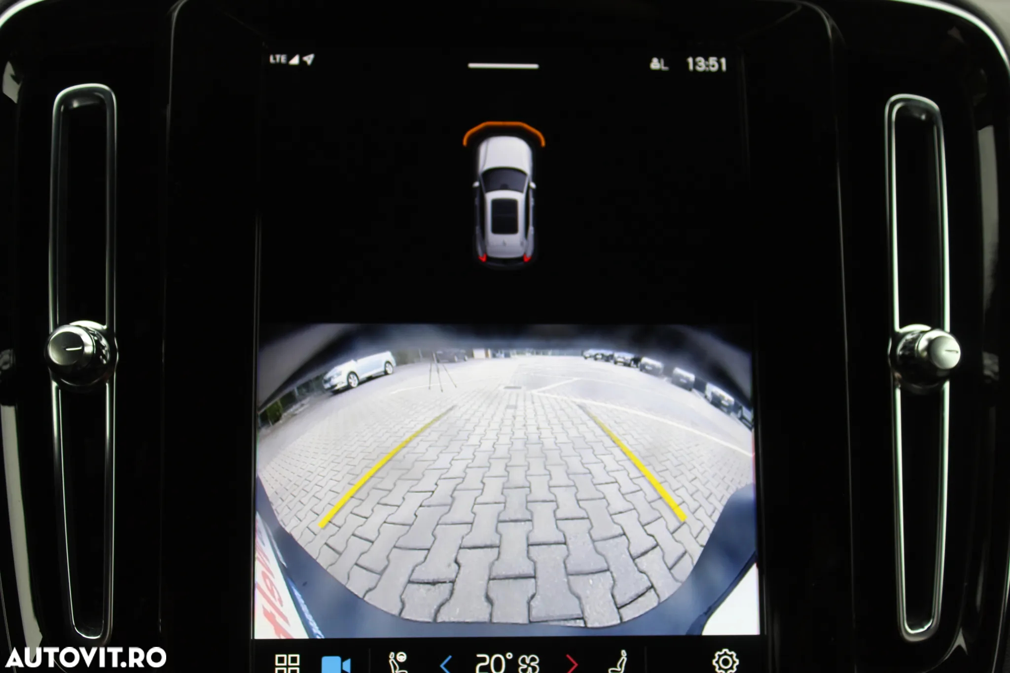 Volvo XC 40 B3 AT FWD MHEV Plus Dark - 27