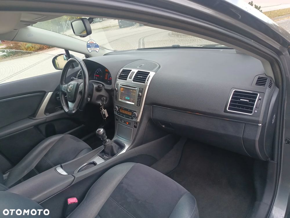 Toyota Avensis 1.8 Edition (2014) - 26