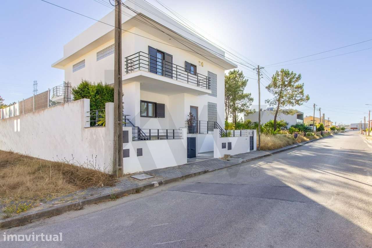 A Casa dos Seus Sonhos: Moradia T3 com Piscina, Churrasqueira e Terraç - Grande imagem: 2/39