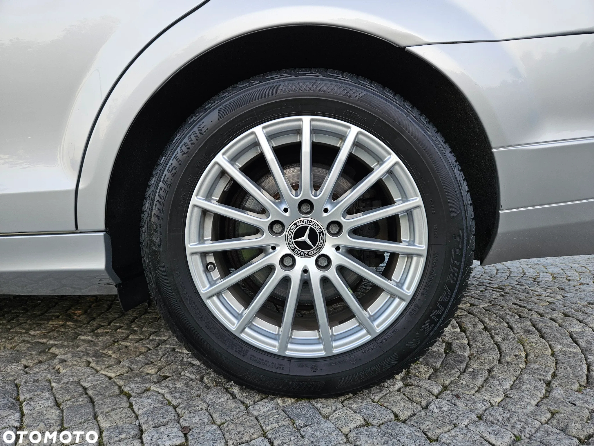 Mercedes-Benz Klasa C 200 CGI BlueEff Elegance - 33
