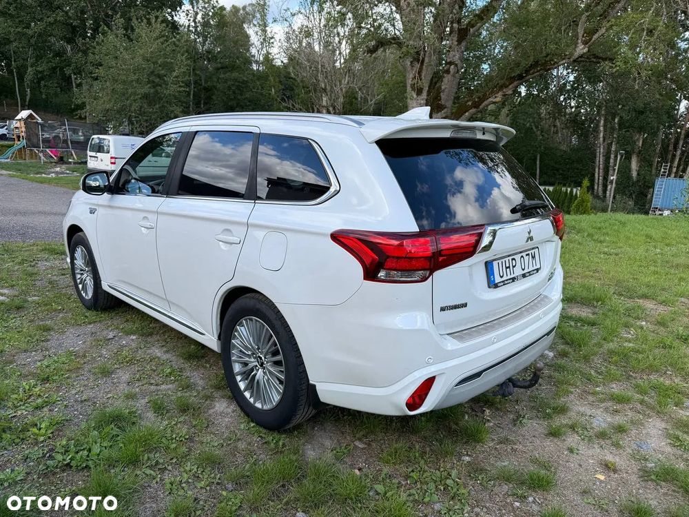 Mitsubishi Outlander PHEV Instyle + - 7
