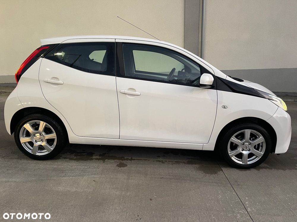 Toyota Aygo x.shift x-play connect - 3