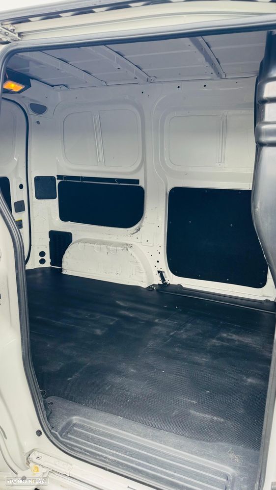 Nissan NV200 Combi - 11