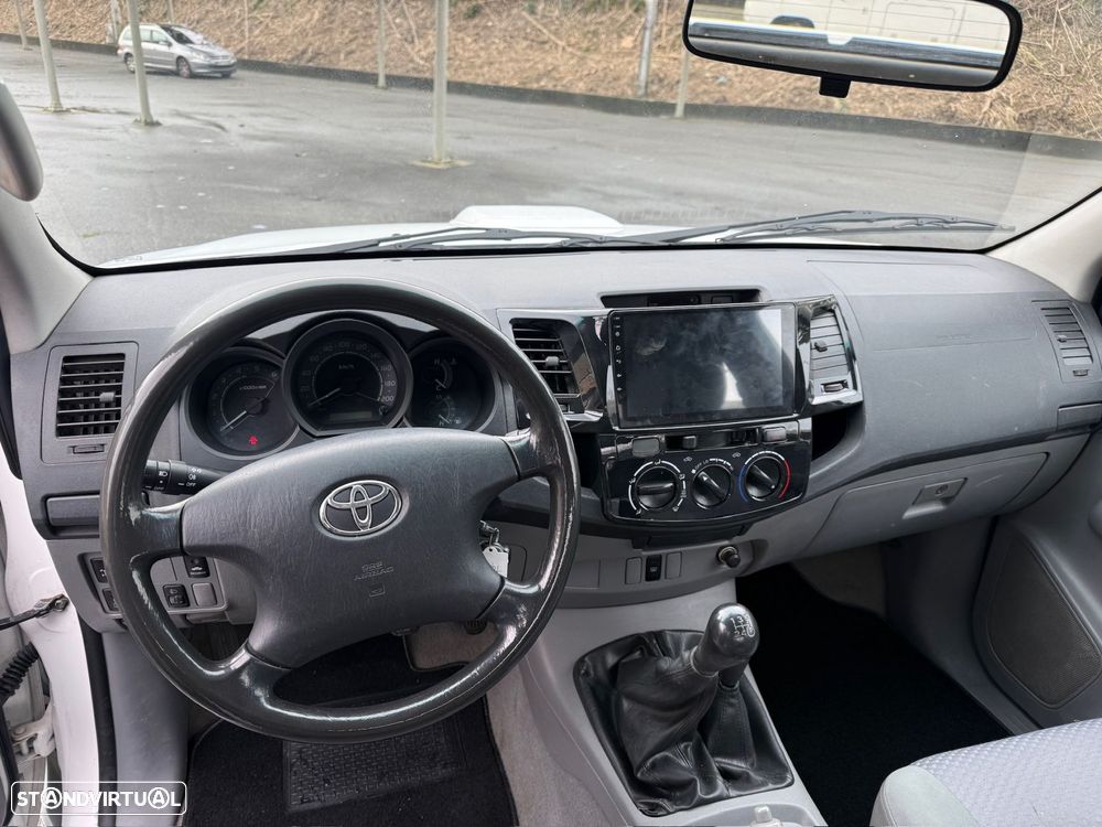 Toyota Hilux - 10