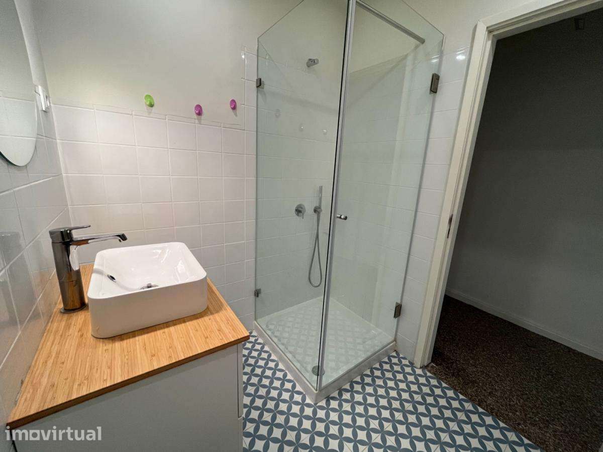 Quarto - localizado em Cedofeita Porto - Grande imagem: 4/29