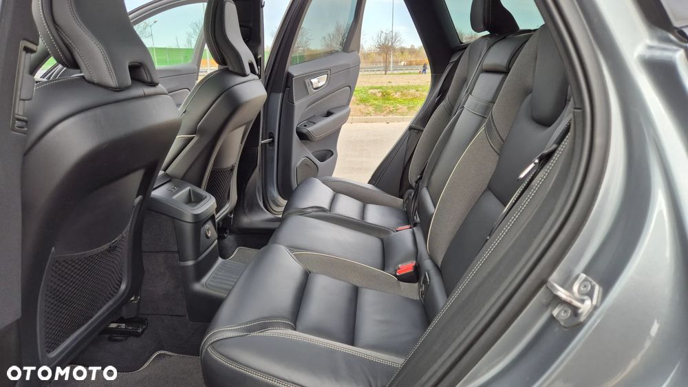 Volvo XC 60 T8 AWD Plug-In Hybrid R-Design - 37