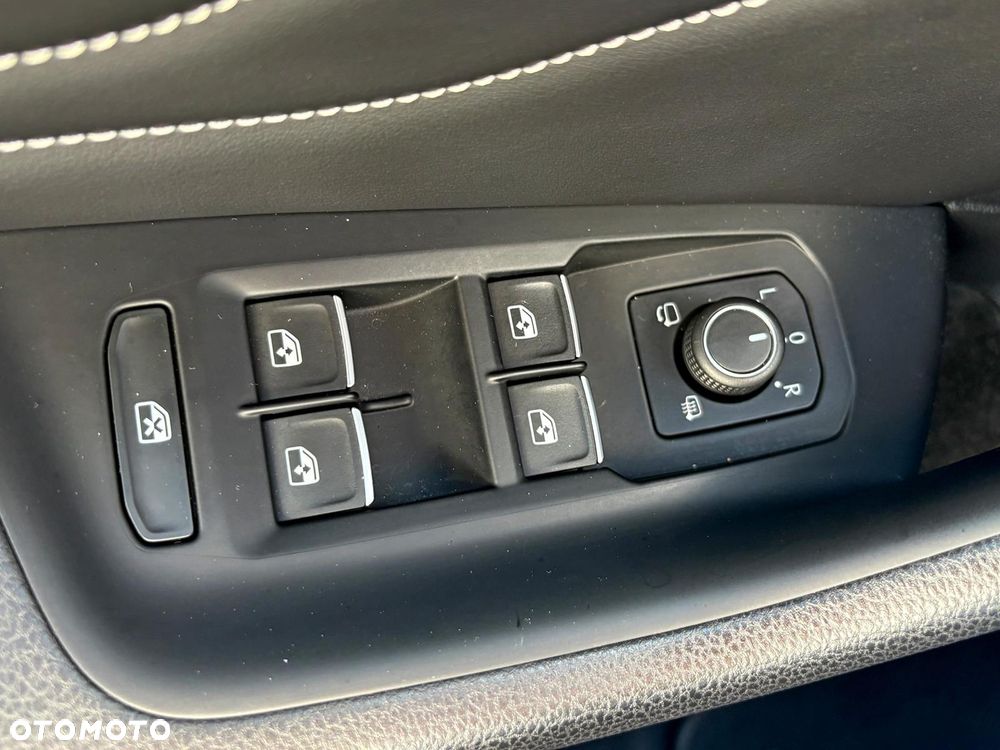 Volkswagen Passat Variant 2.0 TDI Elegance DSG - 38