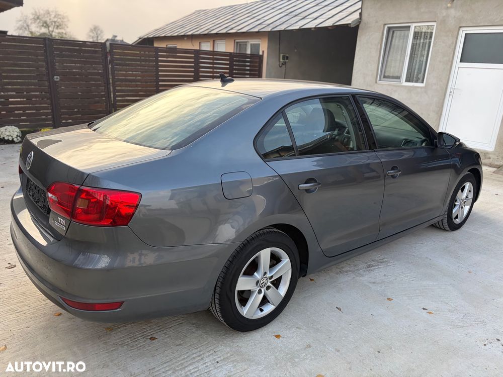 Volkswagen Jetta 1.6 TDI Blue Motion Technology Comfortline - 6