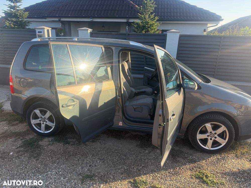 Volkswagen Touran 2.0TDI Highline Aut - 5