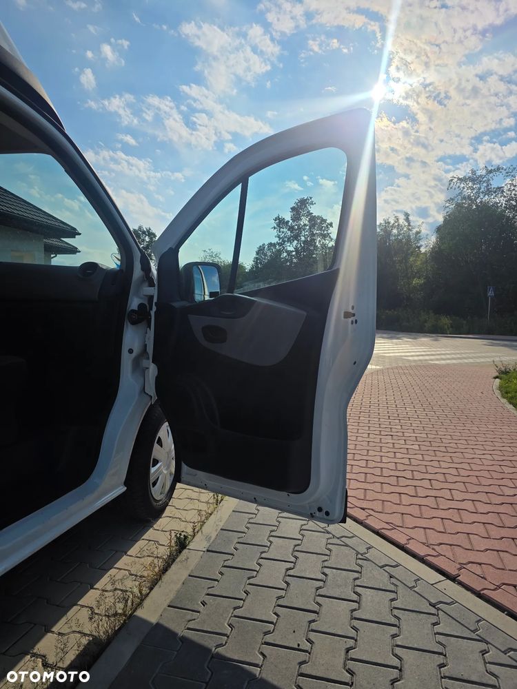 Renault Trafic vivaro 2018 r L2H2 przebieg 107400 km dlugi wysoki klima tempomat nawigacja - 16