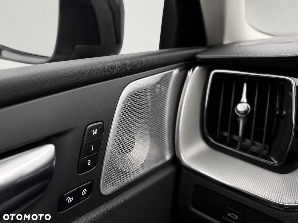 Volvo XC 60 B5 B AWD Ultimate Dark - 31