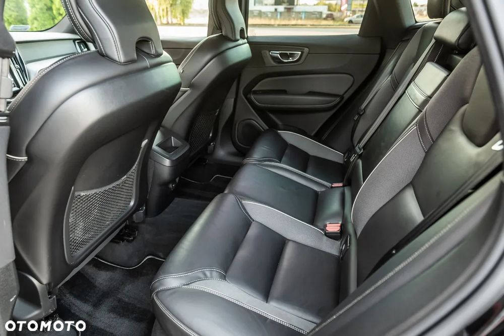Volvo XC 60 B4 D AWD R-Design - 29