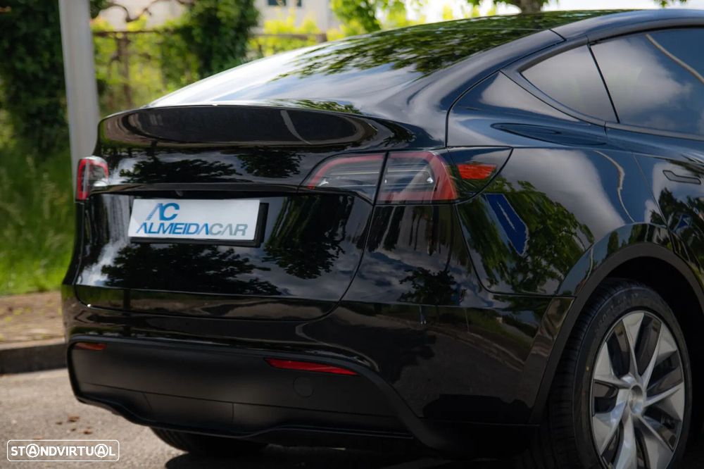 Tesla Model Y - 27