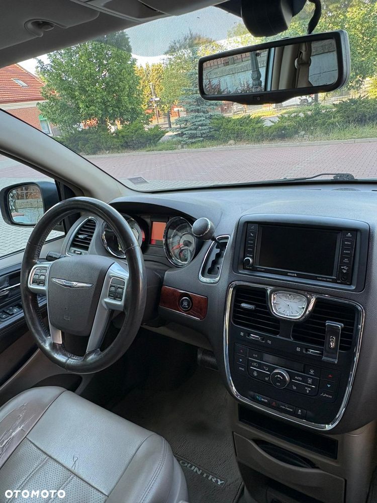 Chrysler Town & Country 3.6 Limited - 18