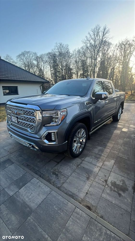 GMC Sierra - 1