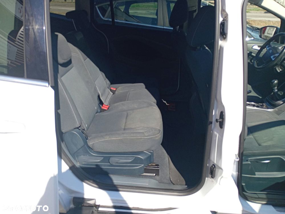 Ford Grand C-MAX - 25