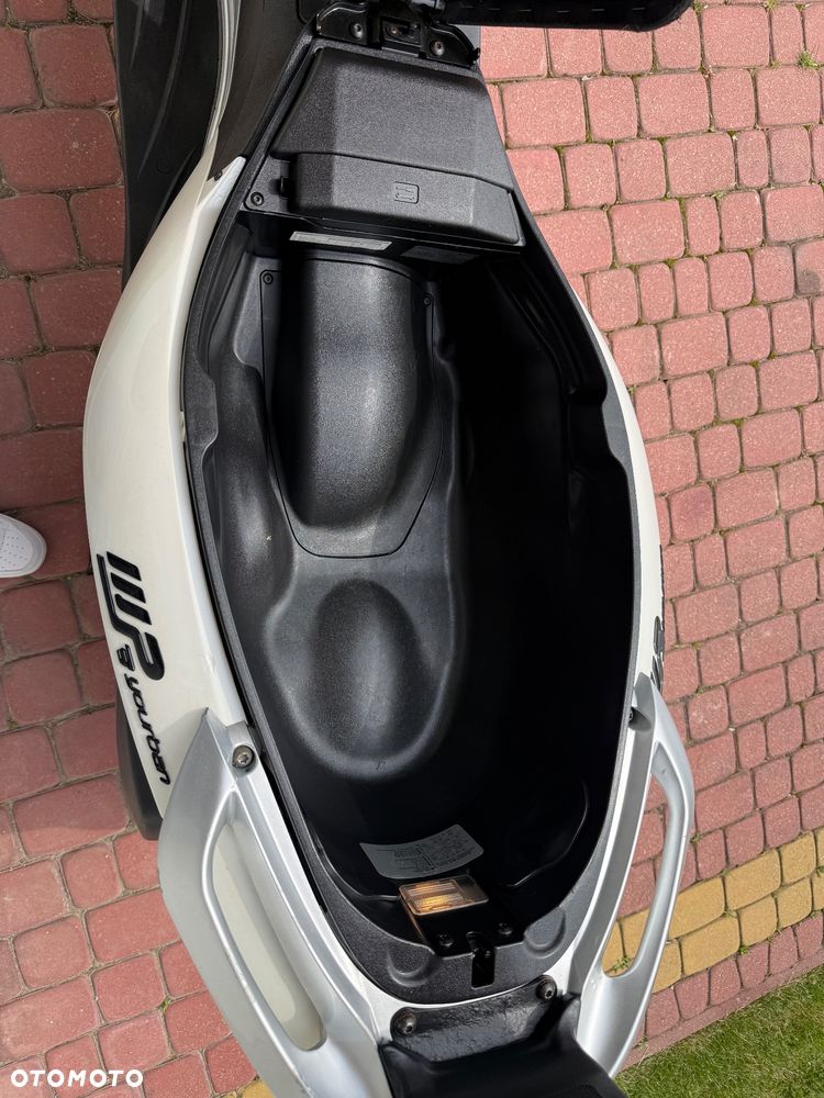 Piaggio MP-3 - 4