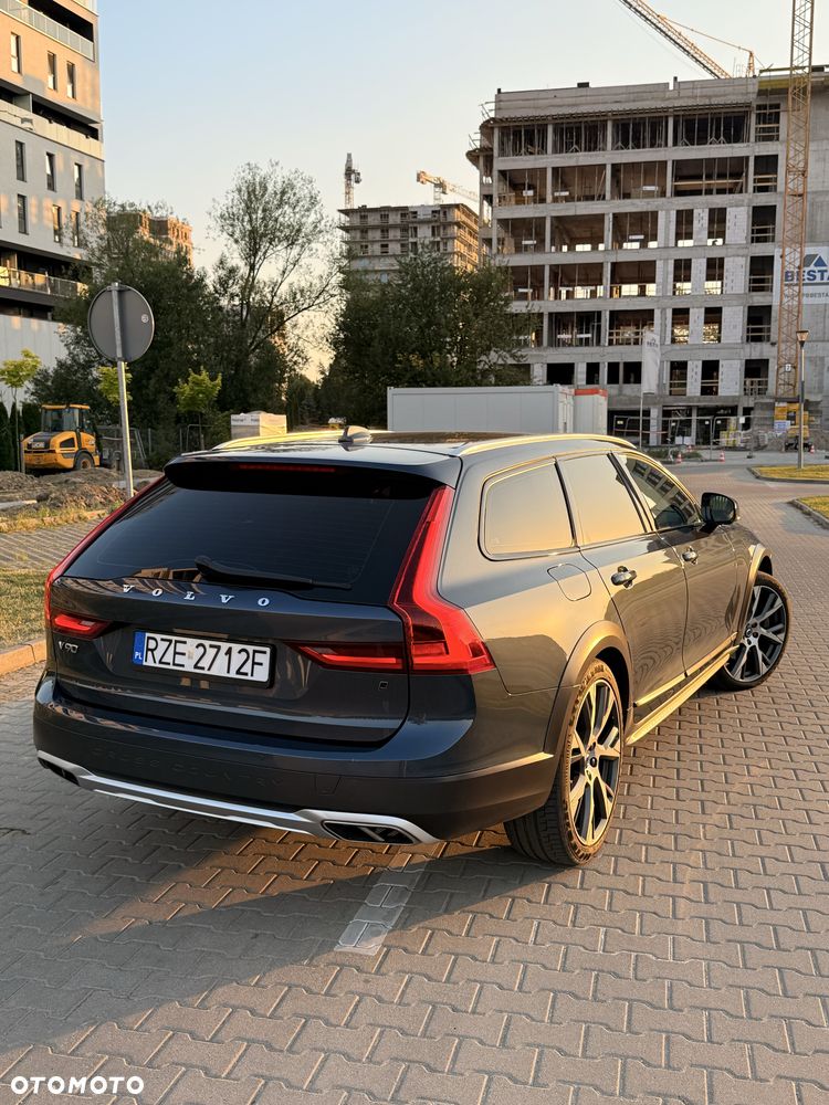 Volvo V90 Cross Country - 4