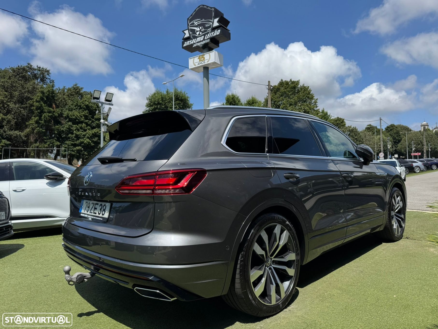 VW Touareg 3.0 TDI V6 R-Line - 1