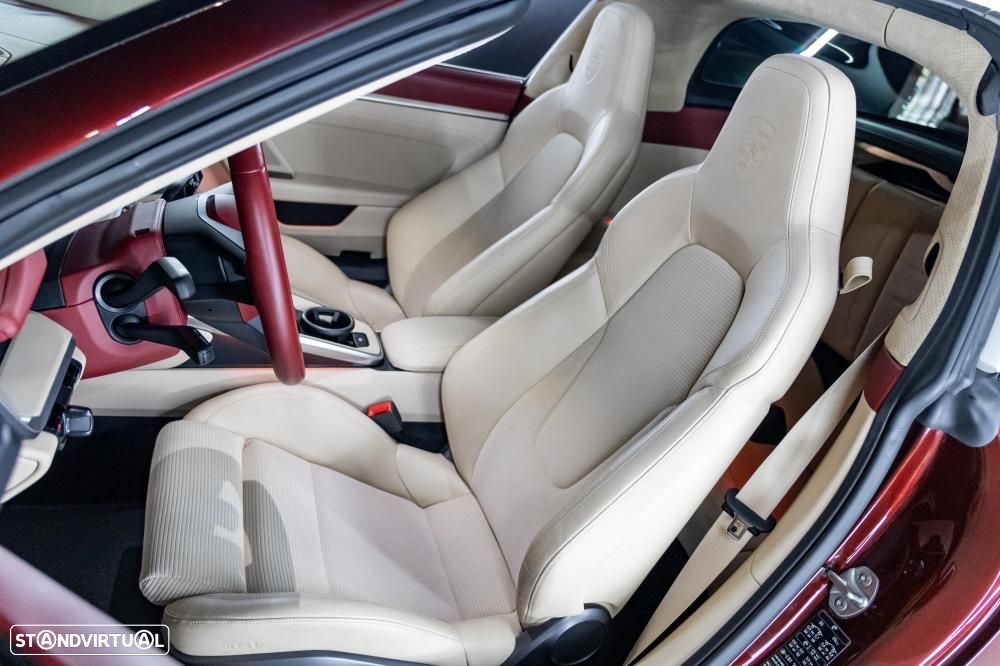 Porsche 911 (992) Targa 4S Heritage Design - 29